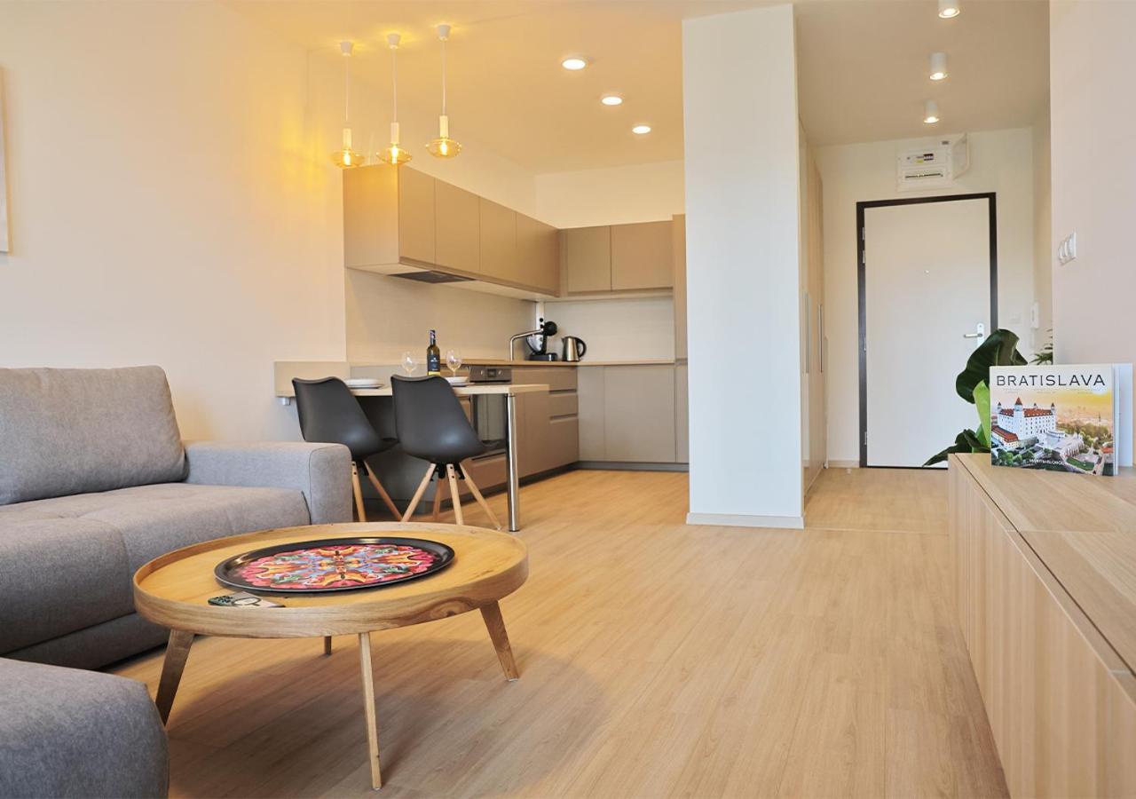 New Cozy 2 Room Pink Apartment Bratislava 058 Exteriör bild