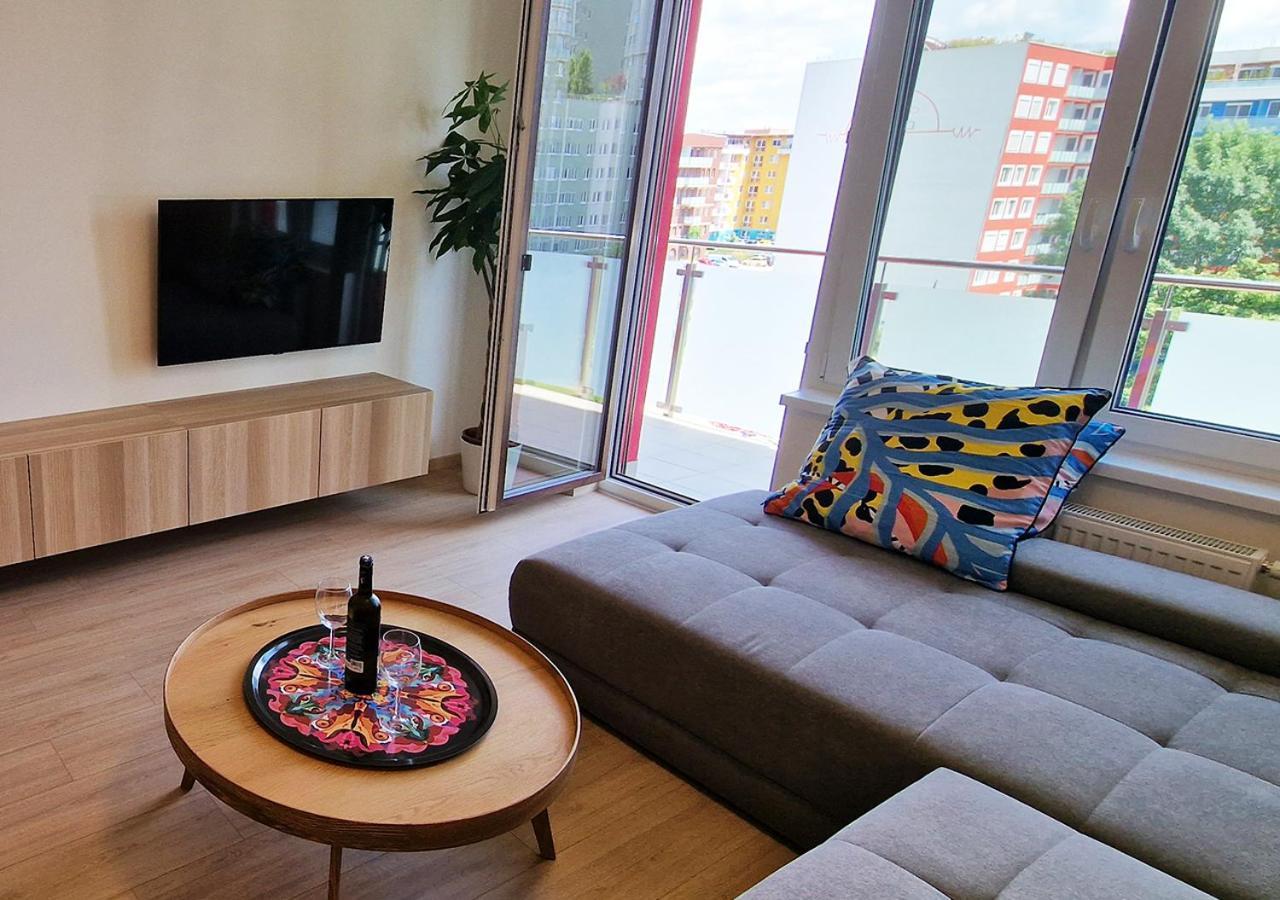 New Cozy 2 Room Pink Apartment Bratislava 058 Exteriör bild