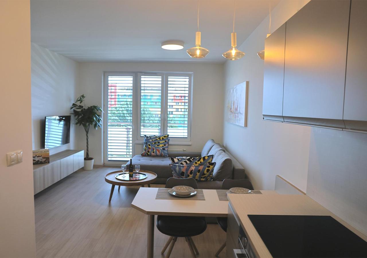 New Cozy 2 Room Pink Apartment Bratislava 058 Exteriör bild