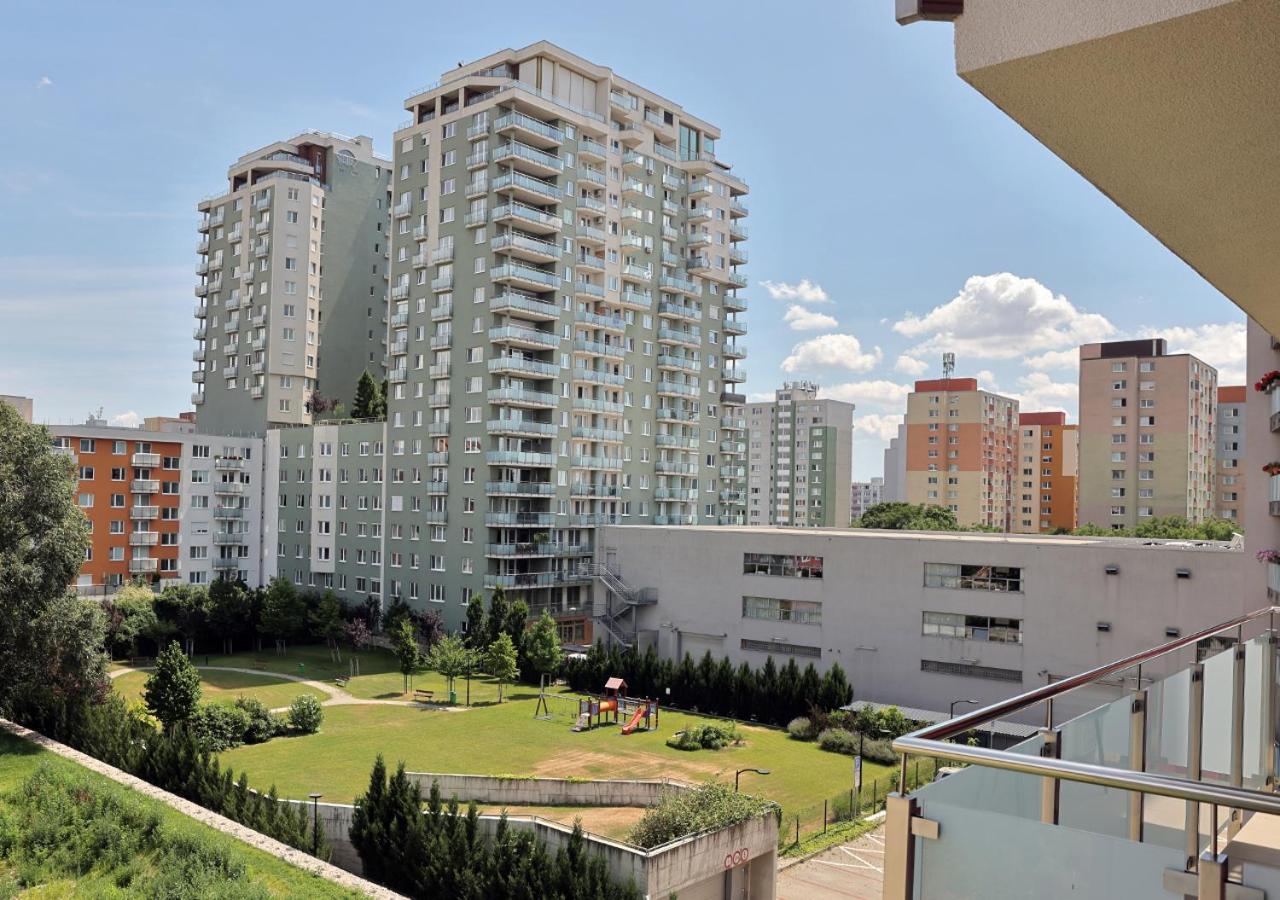 New Cozy 2 Room Pink Apartment Bratislava 058 Exteriör bild